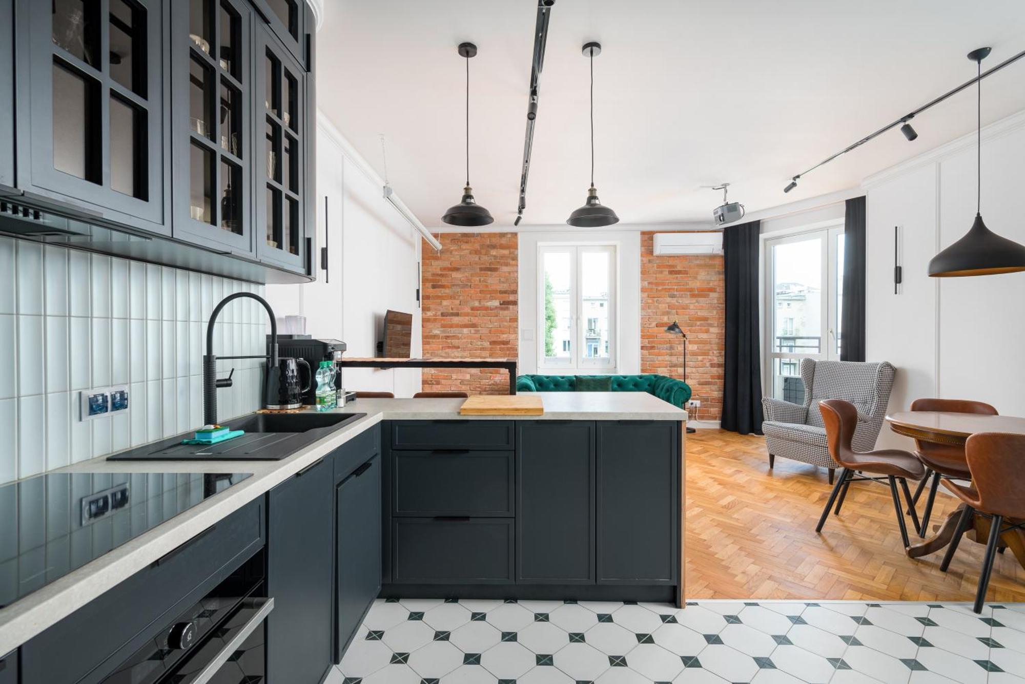 Butas Centre Stylish